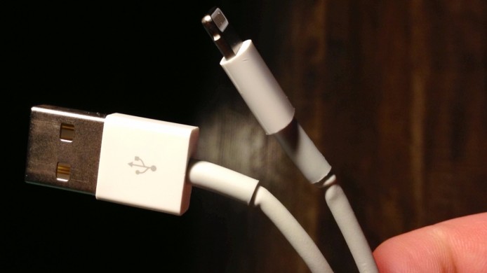 唐言無忌：$148 一條 Lightning 線，幾個月就壞