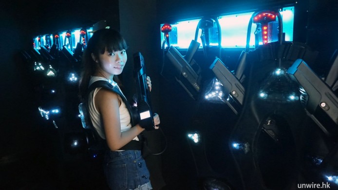 冷氣房玩 Laser 槍 War Game ! 依莉詩實試 LASERMADS 鐳射槍對戰基地