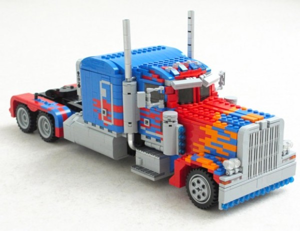 可變形！海外高手自製 LEGO 柯柏文