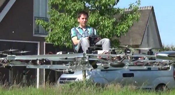 少年自製 16 螺旋槳無人機成功載人飛上半空