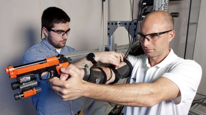 MAXFAS 強化手臂   令士兵射擊更準繩