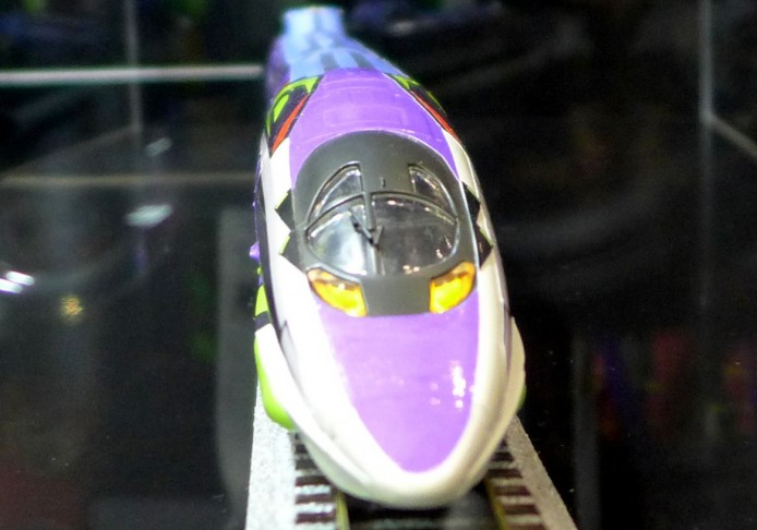 JR 西日本《EVA》新幹線列車模型現身 !