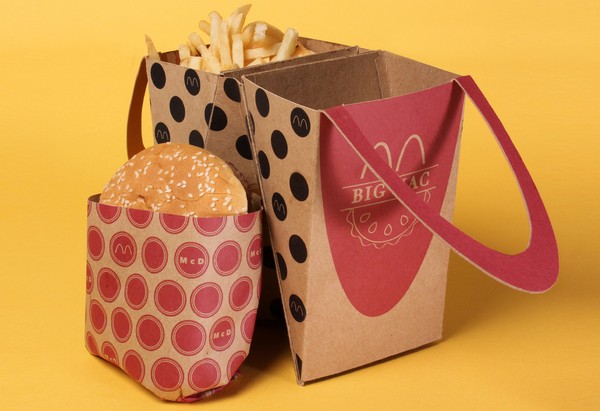 平放枱面單手拎起都得！麥當勞實用外賣盒登場