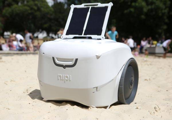 雪足 6 日依然凍！Nipi 手提冰箱可用太陽能為手機充電