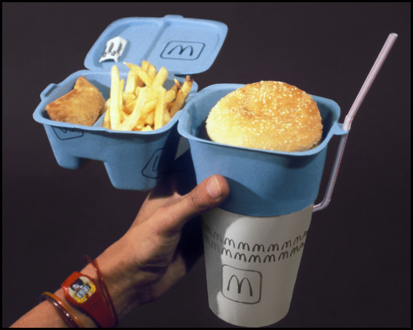 又一創意設計！麥當勞外賣盒飲品合體一手拎走