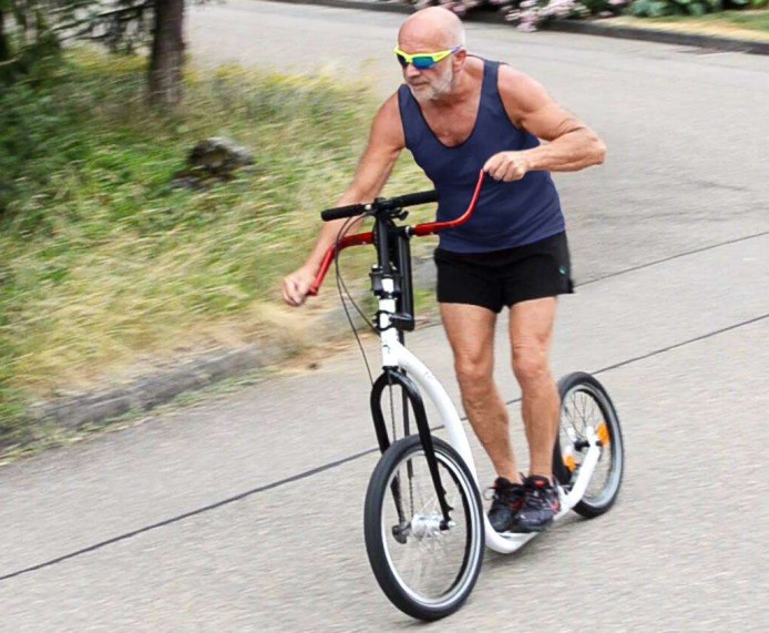 顛覆想像！Kick Varibike 讓你用手踩單車