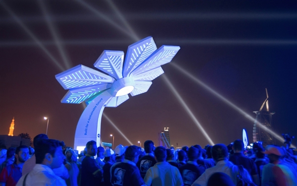 土豪新玩意！ 杜拜建太陽能多功能智能樹