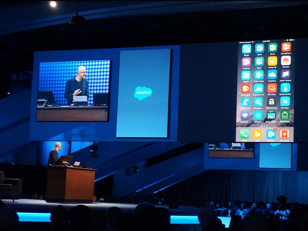 冇永遠的敵人！Microsoft CEO 用「iPhone Pro」去展示自家新 App