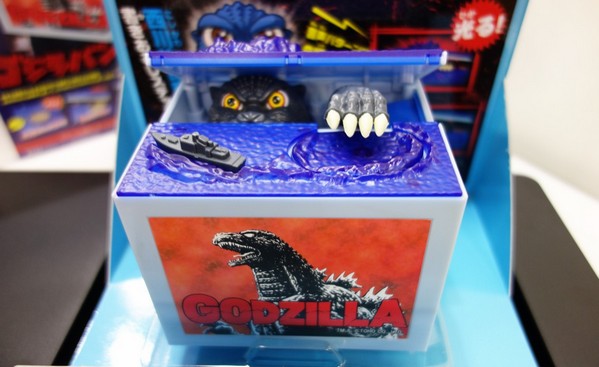 收錄原著音效！哥斯拉錢箱探頭伸手出來幫大家儲錢