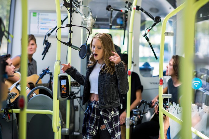 瑞典電動巴士   寧靜到可以流動錄歌