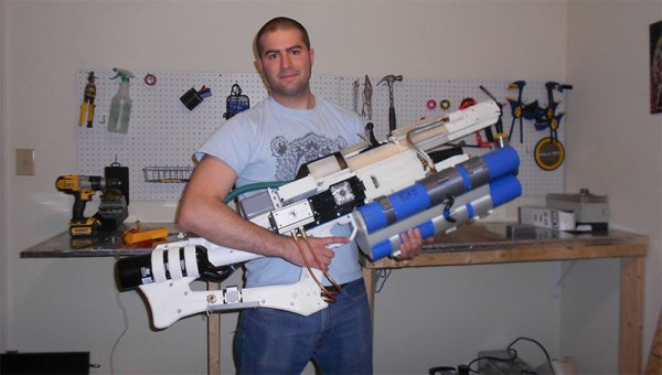 堅可發炮！海外高手自製全球首支攜帶式磁軌炮