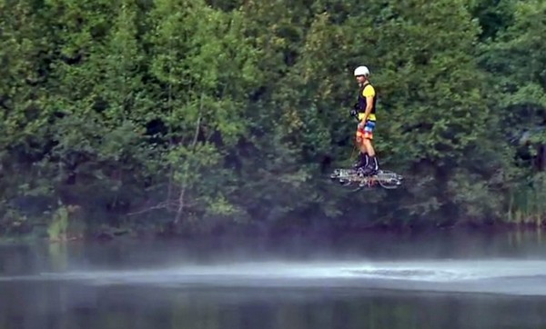 無需靠磁力！加拿大發明家自製 Omni 真‧懸浮滑板可於任何地方使用