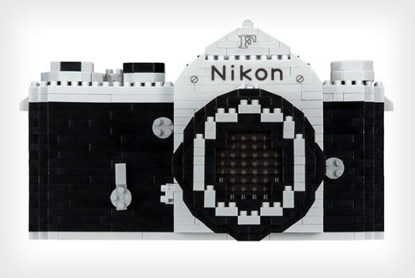 一代經典變成積木！Nanoblock x Nikon F 單反相機 1,000 塊有排砌