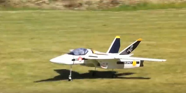 首次試飛成功 ! 超時空要塞《Macross》VF-1 Valkyrie 戰機 いきます！