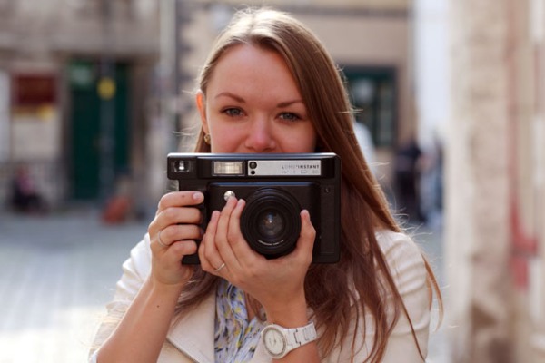 相紙大兩倍！Lomo 推出全新 Lomo’Instant Wide 即影即有相機