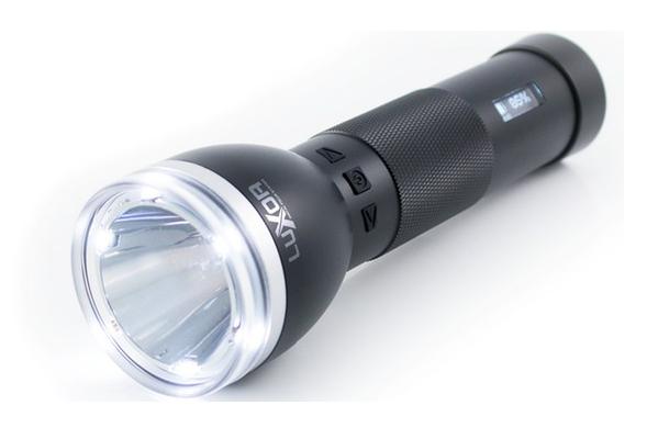 設有多種照射模式！Luxor 2 智能電筒識對準目標自動調整光線