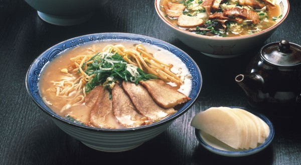 日本文化大誤解 (１) ：食日本拉麺發出聲 = 禮貌？錯了!