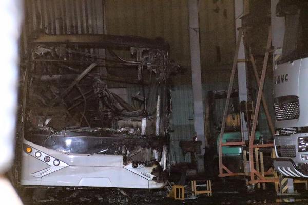 中國產電動巴士 , 未落地先「自焚」?