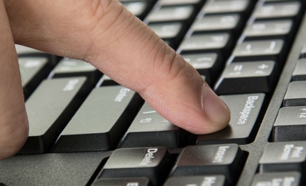 簡單成咁？連撳 28 次 Backspace 鍵即可 Hack 入 Linux 系統