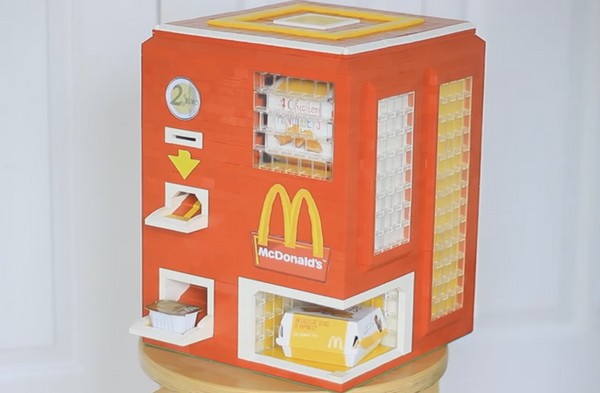 【有片睇】入錢即跌出來！高手自製 LEGO 麥樂雞自動售賣機