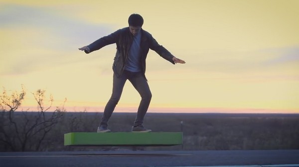 36 個風扇提供龐大動力！ArcaBoard 懸浮滑板任何地面都可使用