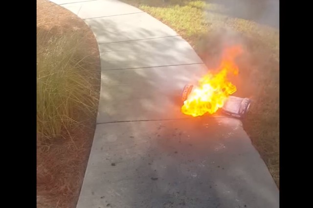 玩玩下突然著火   HoverBoard 自爆又一單
