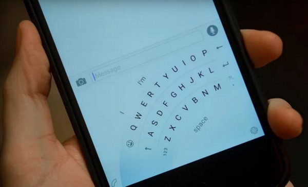 單手操控專用！Microsoft 即將推出 iOS 版 Word Flow 弧形鍵盤