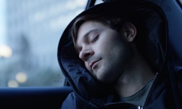 方便隨時訓覺的你！Hypnos 充氣頸枕帽外套及衛衣