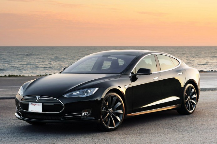 出來吧，愛車！Tesla S 加入召喚功能