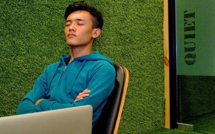 隨身按摩椅 AiraWear 外套現身