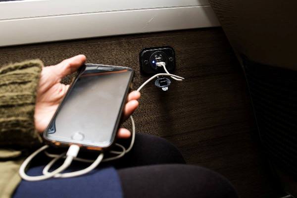 香港新機場巴士曝光！有 USB 充電位兼有雪櫃