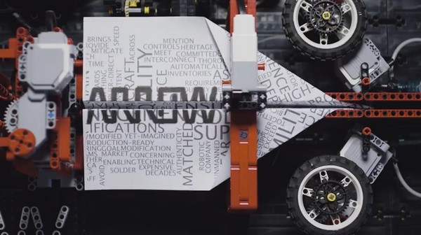 【有片睇】高手自製 LEGO 摺紙飛機裝置！設有平台可發射出去