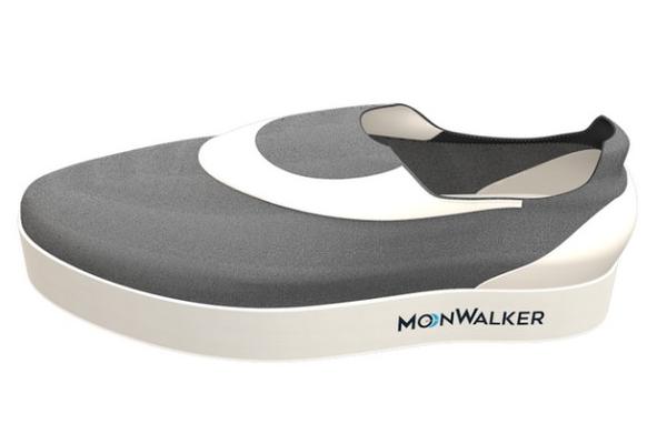 無需飛到月球！20:16 MoonWalker 智能布鞋讓你享受月球漫步樂趣