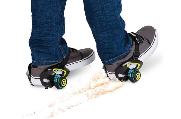 可邊踩邊發出火花！Razor Jetts 可將普通鞋變成滑輪鞋