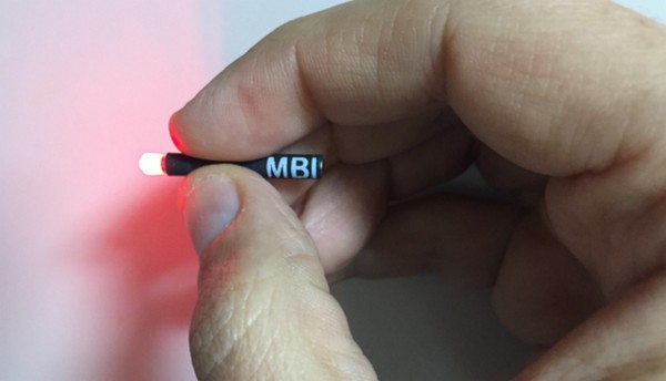 只有火柴咁大支！全球最細 LED 電筒 MBI Matchlight