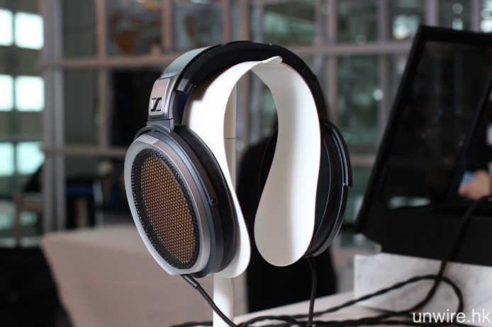 43 萬耳筒係乜聲 ?  Sennheiser HE 1 靜電耳筒 及 AMBEO 3D 音效技術評測
