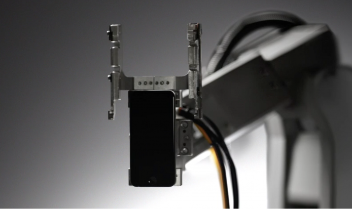 Apple 的 One More Thing : 自動拆裝機械人 – Liam