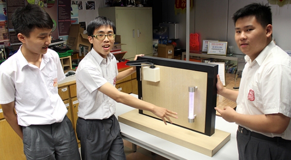 星之子師弟！港生自創「自潔門柄」榮獲國際發明展金獎