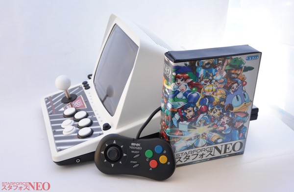 支援 HDMI 輸出！Starforce Neo 小型街機可插原裝 NEOGEO 卡帶玩
