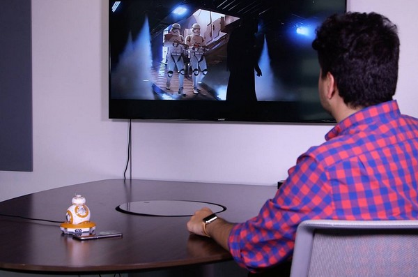 有反應會發聲！Sphero BB-8 遙控機械人識陪大家睇電視