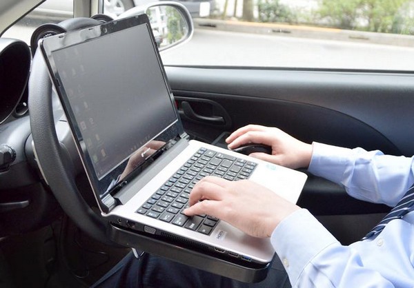 車內用筆電再冇難度！日本製小型汽車工作枱