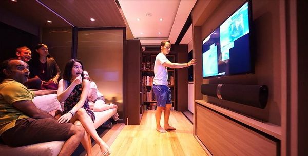 【有片睇】小空間大改造！設計師將香港 309 呎蝸居改裝成豪宅一樣