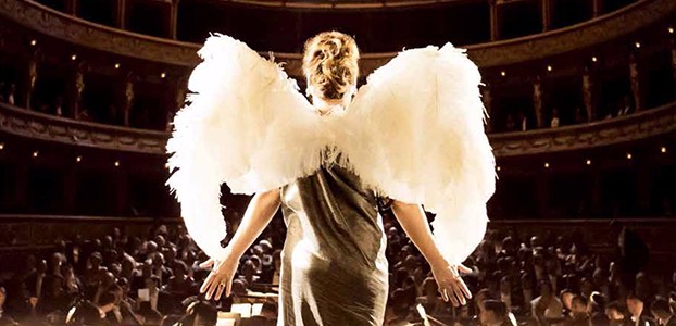 影評《金曲金后》： 音樂界「國王的新衣」 荒誕幽默別樹一格