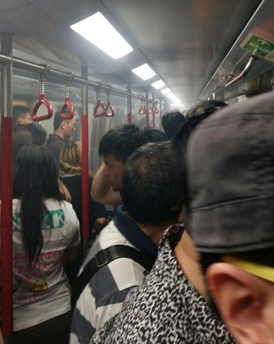 港鐵車廂出晒煙！懷疑單車載電池惹禍