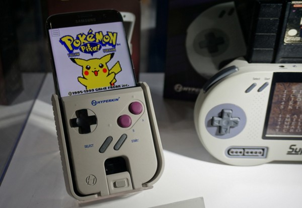 【E3 2016】可插遊戲帶直接玩！Smart Boy 可將 Android 手機變成一部 Game Boy
