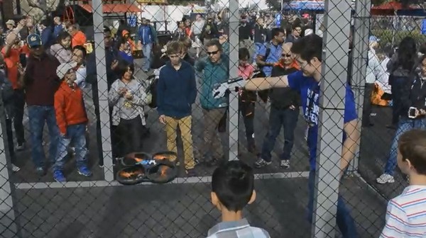 【有片睇】強勁 DIY ！改任天堂 Power Glove 手套如法師控制航拍