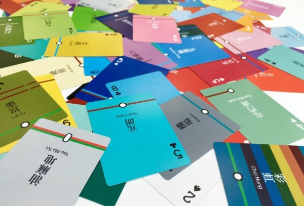 【有片睇】支持本地創作！港人設計「MTR 啤牌」108 張個個唔同站