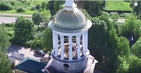 航拍機拍攝活春宮   野戰男女一身蟻