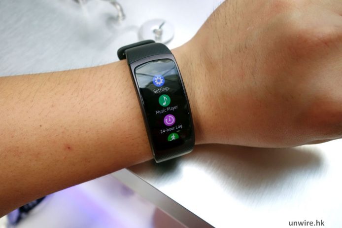 飛甩手機直接用！Samsung Gear Fit2 初步評測