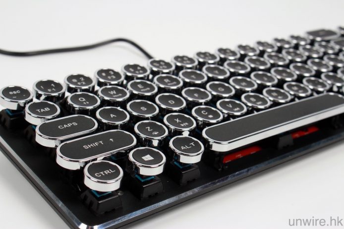 復古味重！雷斯特「打字機」機械鍵盤評測